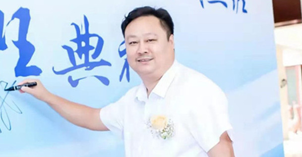 重庆山里娃书写一部励志史诗，他是海南金盛达建材商城总经理田斌