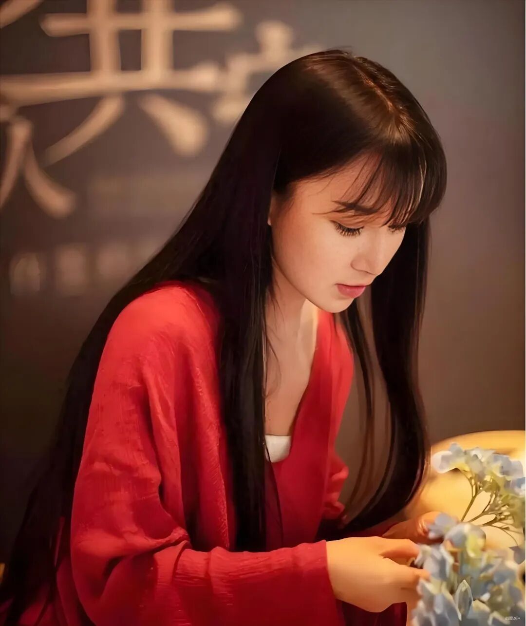 李子柒34岁，身价过亿